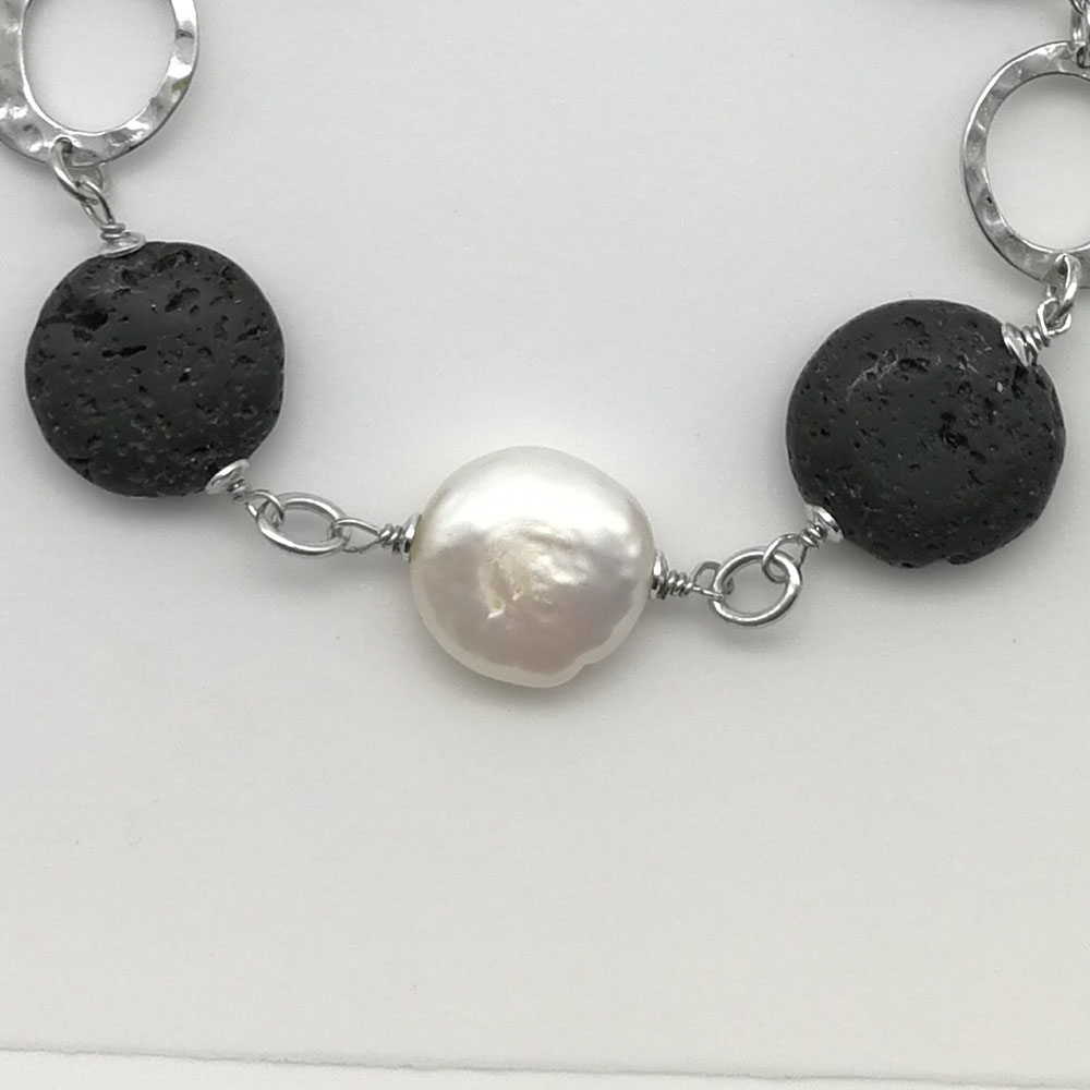 Braccialetto pietra lavica e perle - 91014 Scopello