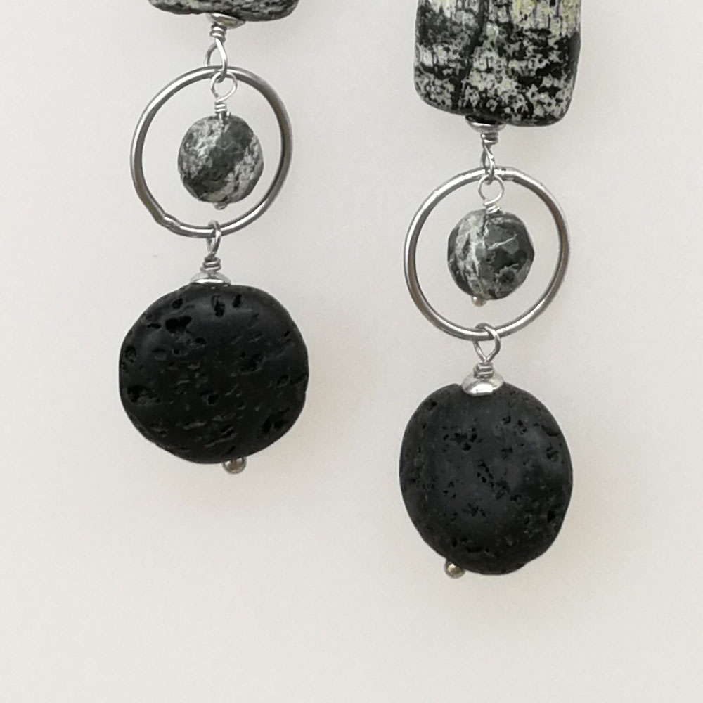 Orecchini con diaspro silver-line e pietra lavica - 91014 Scopello